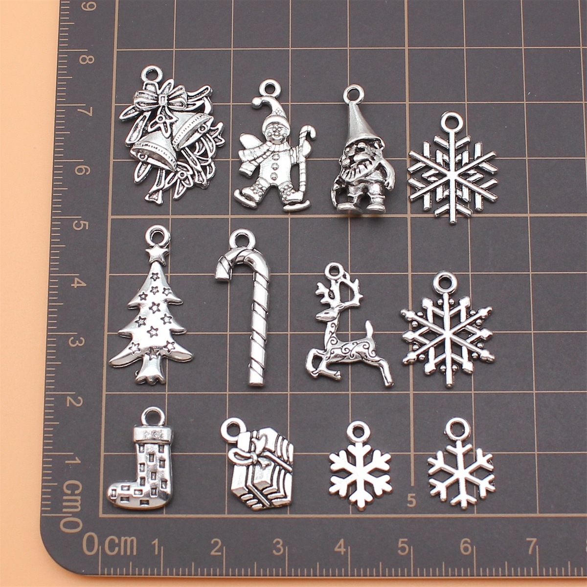 アンティークシルバーカラークリスマス雪片、エルクスノーマン、 - Vintage Collectible Santa のレビューと価格